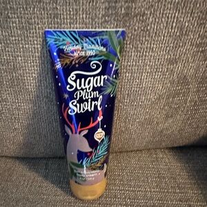 Bath & Body Works Sugar Plum Swirl Body Cream - Festive Blue and Purple